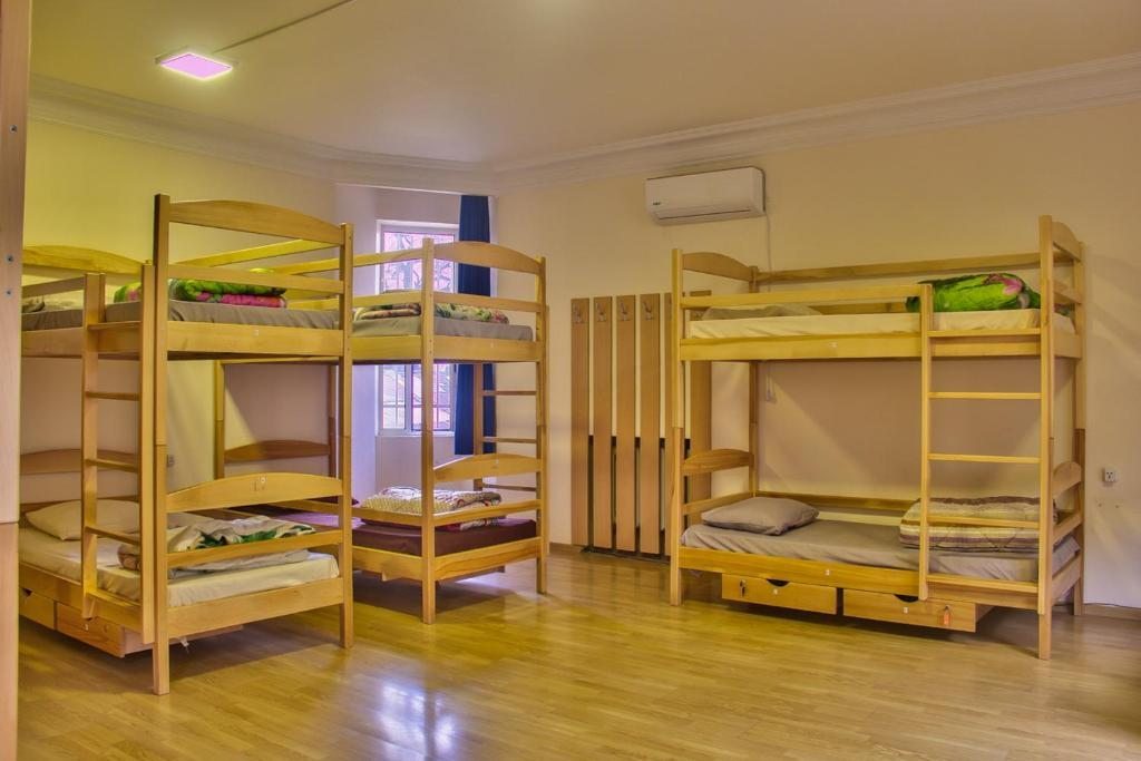 Номер (Спальное место на двухъярусной кровати в общем номере для женщин) хостела Classy&Cozy, Ереван