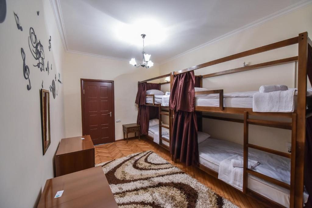 Номер (Кровать в общем номере для мужчин с 4 кроватями) хостела Friendship Hostel & Tours, Ереван