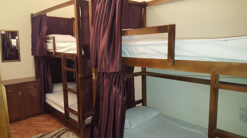 Номер (Кровать в общем 6-местном номере для мужчин и женщин) хостела Friendship Hostel & Tours, Ереван