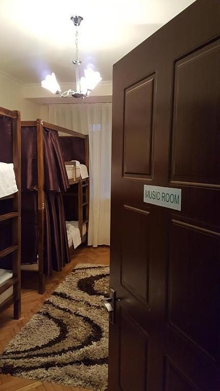 Номер (Кровать в общем 6-местном номере для мужчин и женщин), Хостел Friendship Hostel & Tours