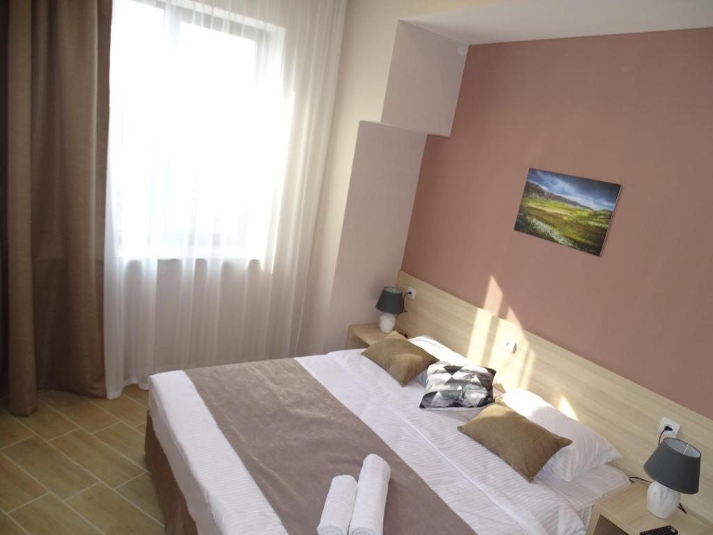 Двухместный (Двухместный номер с 1 кроватью или 2 отдельными кроватями и дополнительной кроватью) отеля 4Guest, Ереван