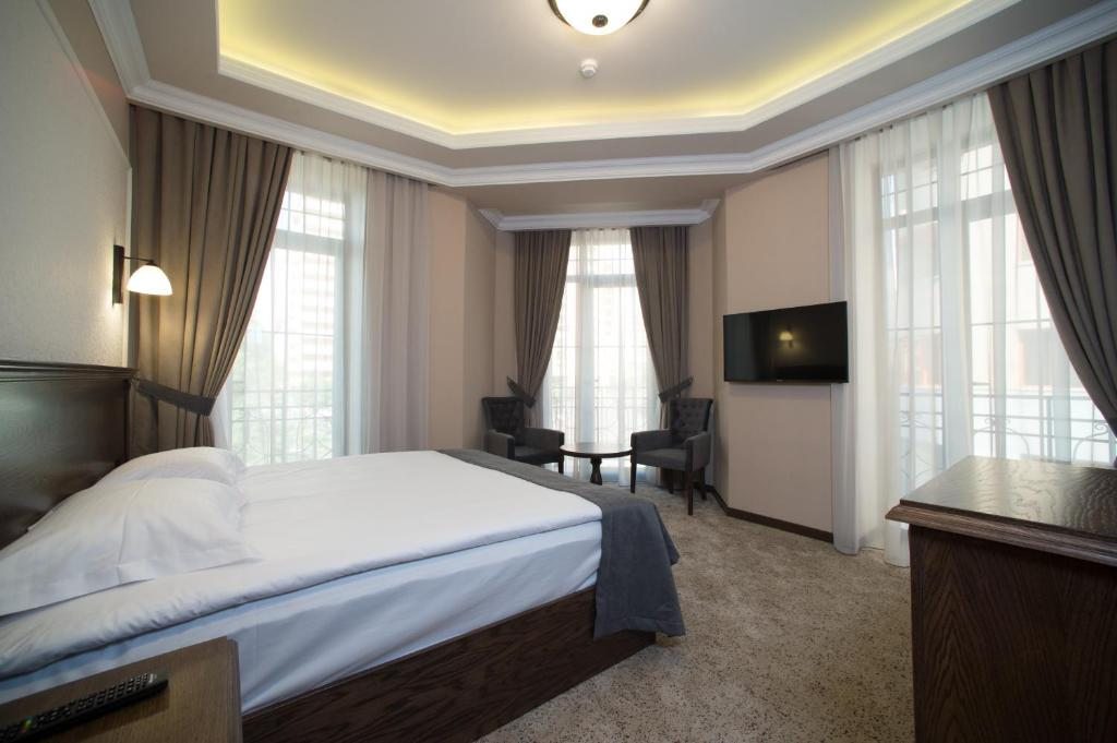 Двухместный (Улучшенный двухместный номер с 1 кроватью или 2 отдельными кроватями и видом на сад) отеля Бульвар, Ереван