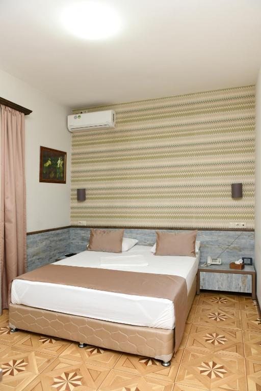 Двухместный (Двухместный номер с 1 кроватью и балконом) отеля Ереван