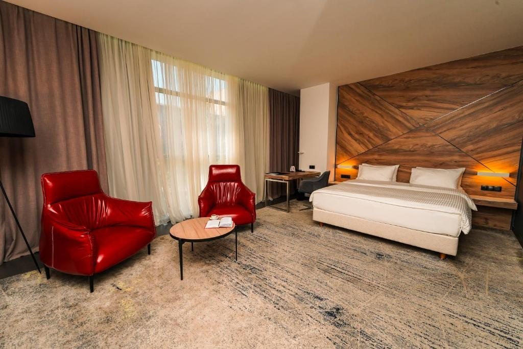 Двухместный (Номер Делюкс с кроватью размера «king-size») отеля Messier 53, Ереван