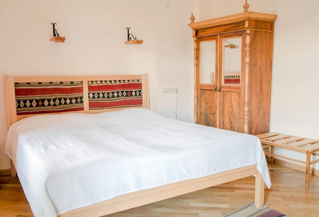 Двухместный (Двухместный номер с 1 кроватью или 2 отдельными кроватями - Подходит для гостей с ограниченными физическими возможностями) отеля Мирав, Горис