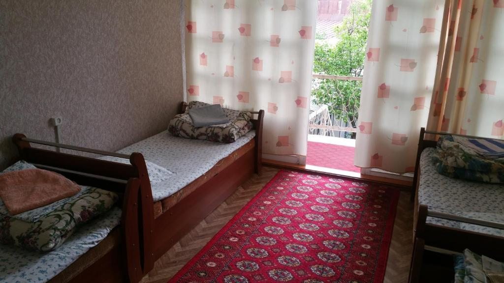 Четырехместный (Четырехместный номер с общей ванной комнатой) отеля Гульнара, Ташкент