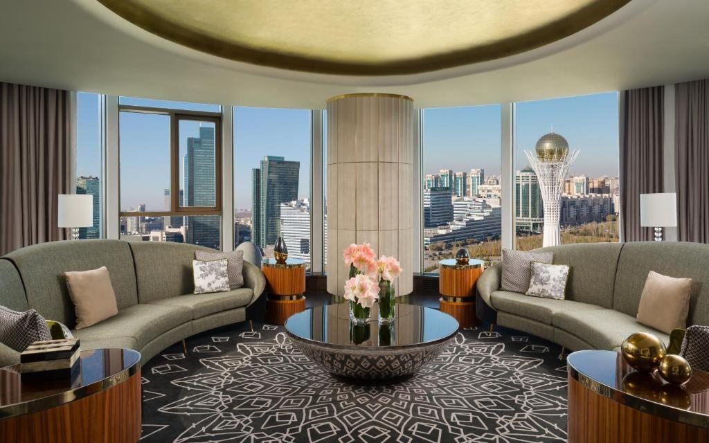Сьюит (Люкс Ritz-Carlton с 1 кроватью размера «king-size» и доступом в клубный лаундж - Вид на город) отеля The Ritz-Carlton, Astana, Астана