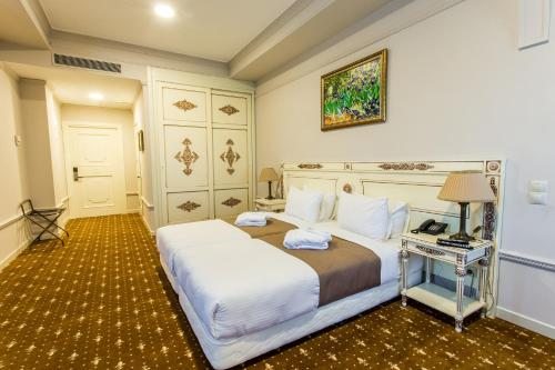 Двухместный (Стандартный двухместный номер с 1 кроватью или 2 отдельными кроватями - Пакет оздоровительных услуг) отеля Golden Mir Hotel & SPA, Алматы