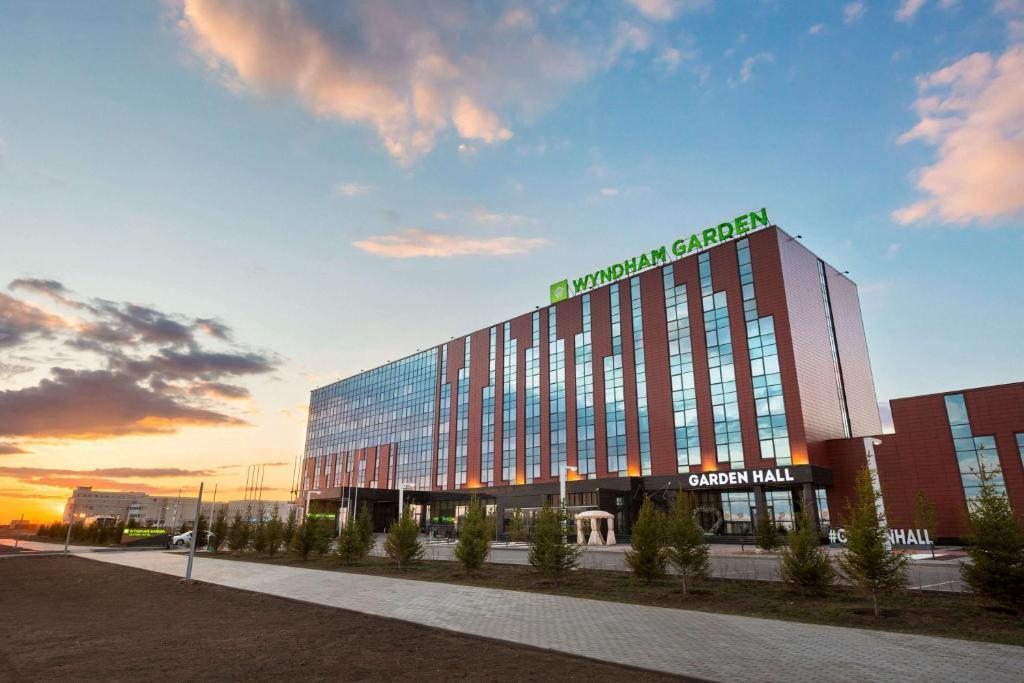 Двухместный (Стандартный номер для некурящих с 1 кроватью размера «king-size») отеля Wyndham Garden Astana, Астана