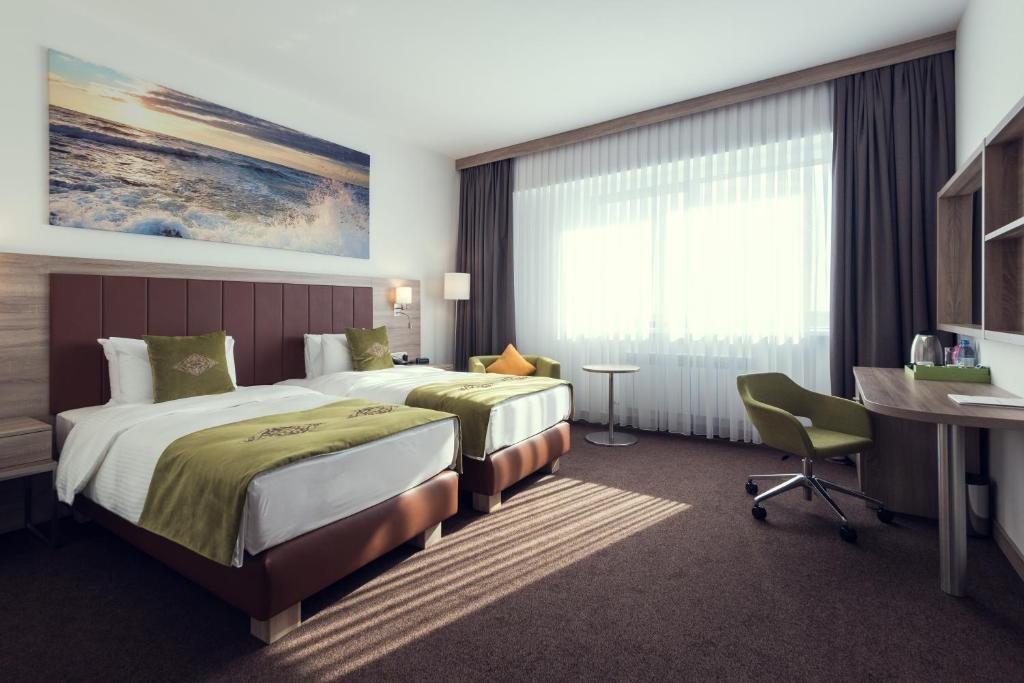 Двухместный (Двухместный номер с 2 отдельными кроватями — Для некурящих) отеля Wyndham Garden Astana, Астана