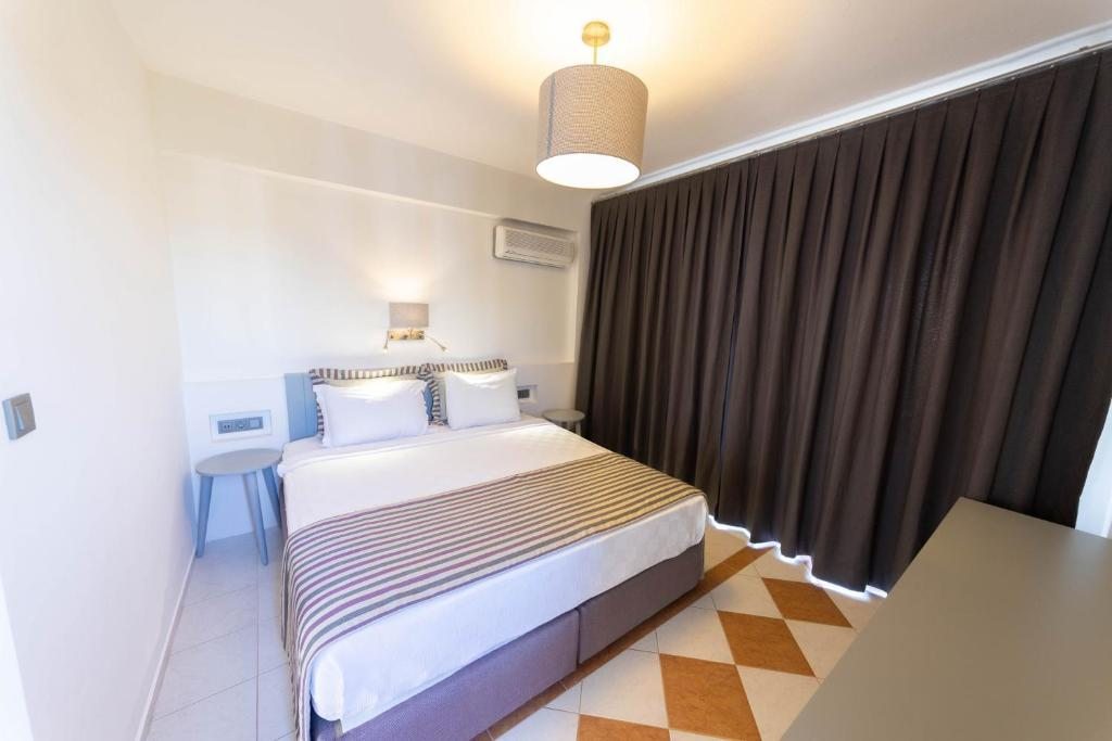 Двухместный (Двухместный номер Делюкс с 1 кроватью или 2 отдельными кроватями и балконом) отеля Arinnanda Hotel Cesme, Чешме