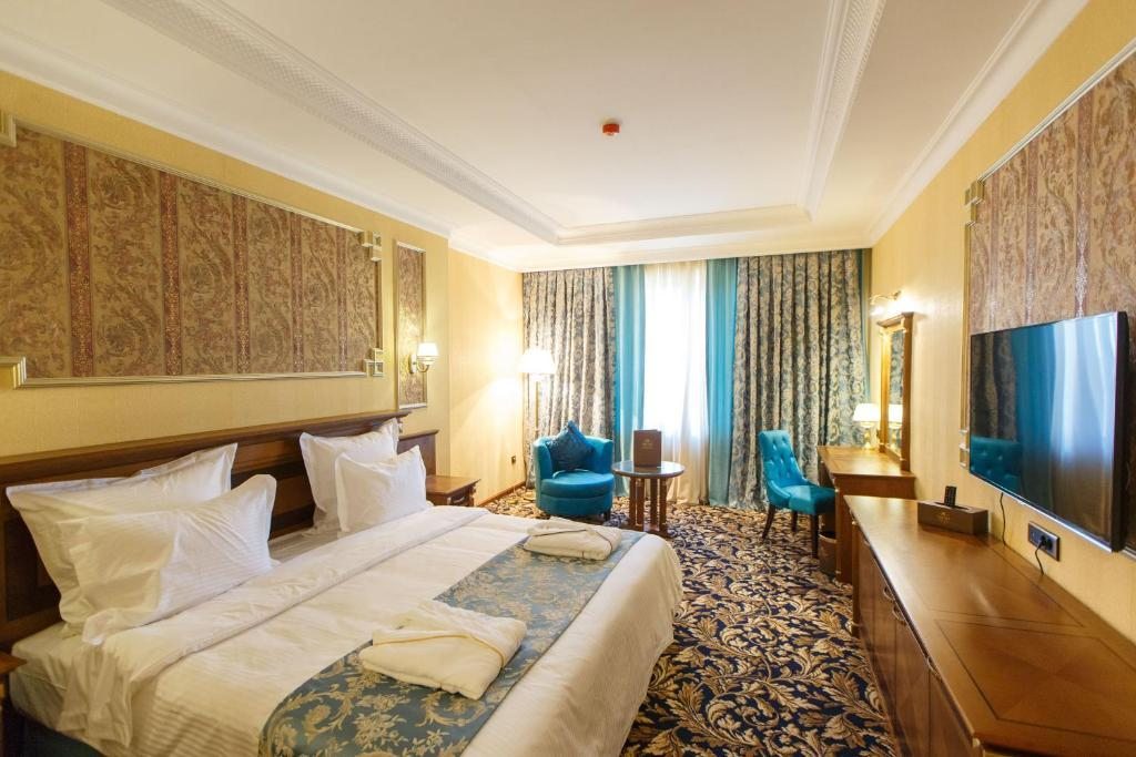 Двухместный (Улучшенный номер с кроватью размера «king-size») отеля Sultan Palace, Атырау