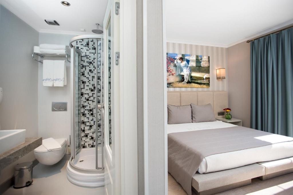 Двухместный (Улучшенный двухместный номер с 1 кроватью или 2 отдельными кроватями, вид на бассейн) отеля Bodrium Hotel & YOU Spa, Бодрум