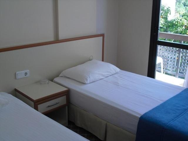 Двухместный (Стандартный двухместный номер с 1 кроватью или 2 отдельными кроватями и видом на сад) отеля Kerman Hotel, Чешме