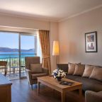 Сьюит (Люкс с балконом с видом на море), Курортный отель Radisson Blu Resort & Spa Cesme