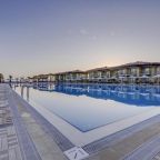 Сьюит (Полулюкс с балконом и видом на бассейн), Курортный отель Radisson Blu Resort & Spa Cesme