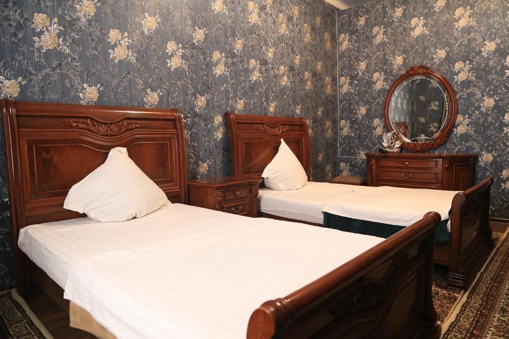 Двухместный (Улучшенный двухместный номер с 2 отдельными кроватями) отеля Nurafshon, Бухара
