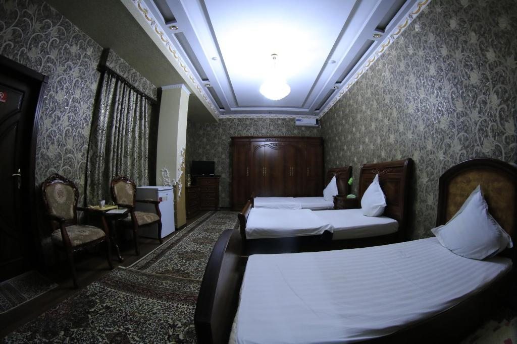 Трехместный (Трехместный номер с ванной комнатой) отеля Nurafshon, Бухара