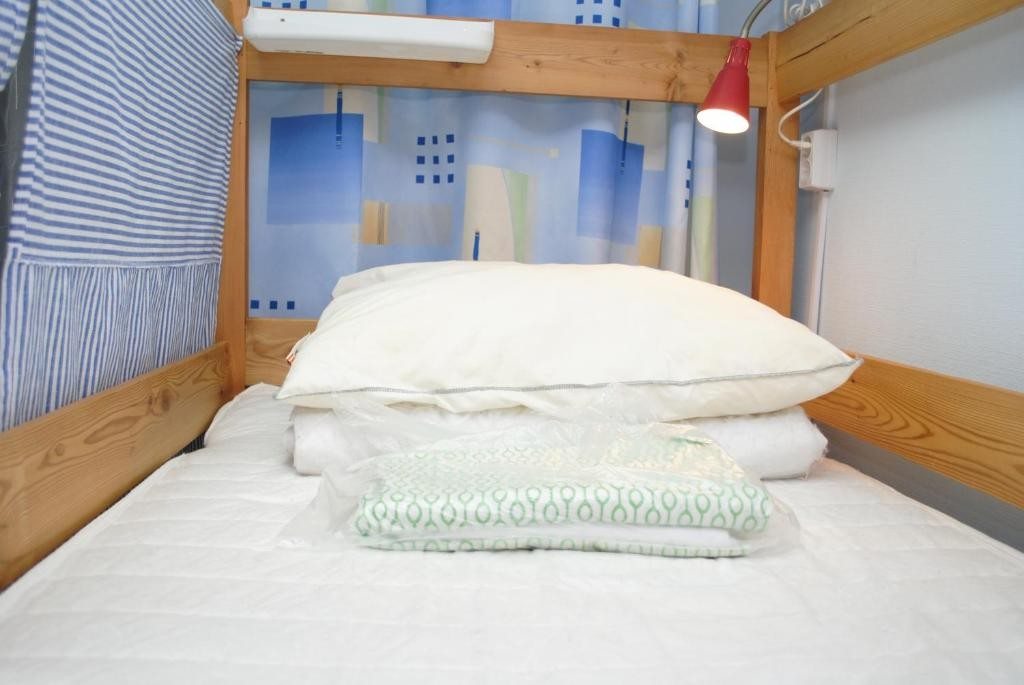 Номер (Спальное место на двухъярусной кровати в общем номере для мужчин) хостела Спи Здесь, Красноярск