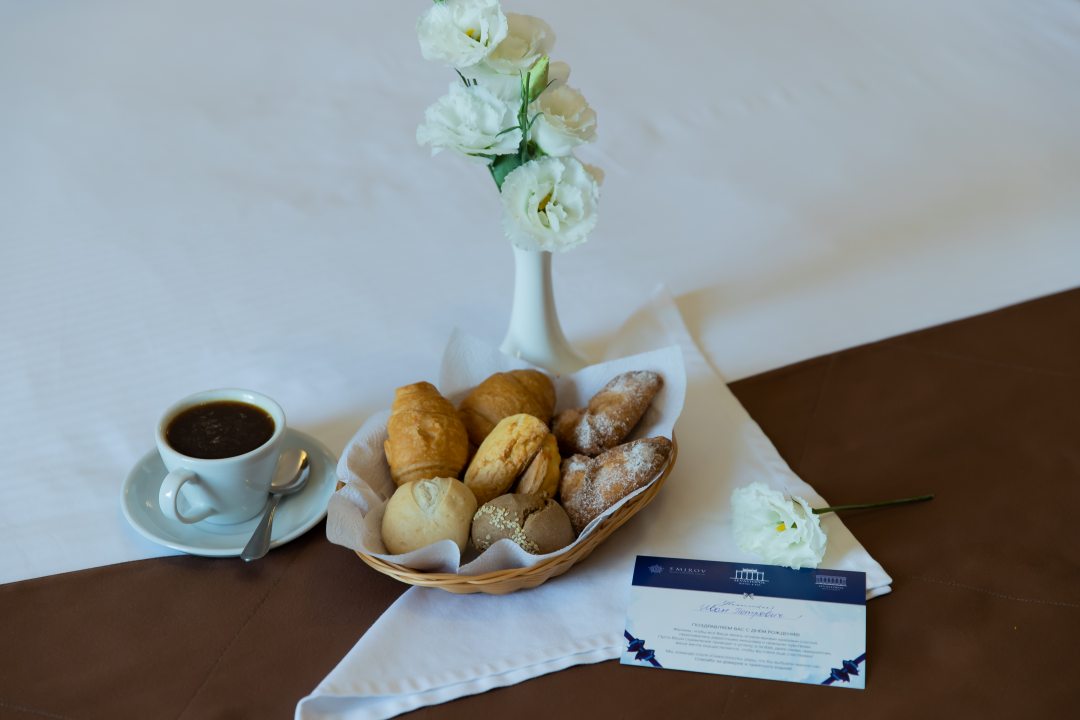Завтрак в номер, Отель Севастополь