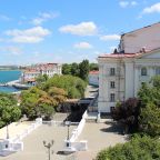 Полулюкс (С видом на театр и море), Отель Севастополь