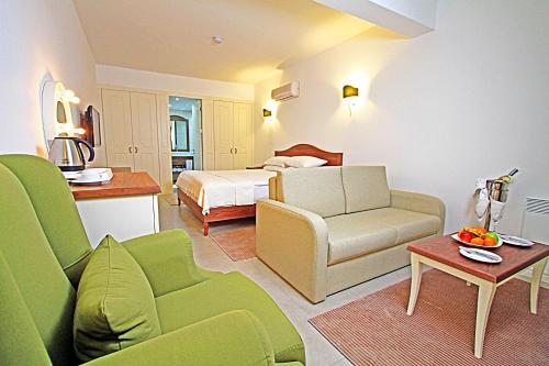 Двухместный (Улучшенный двухместный номер с 1 кроватью и видом на море) отеля Manastir, Бодрум