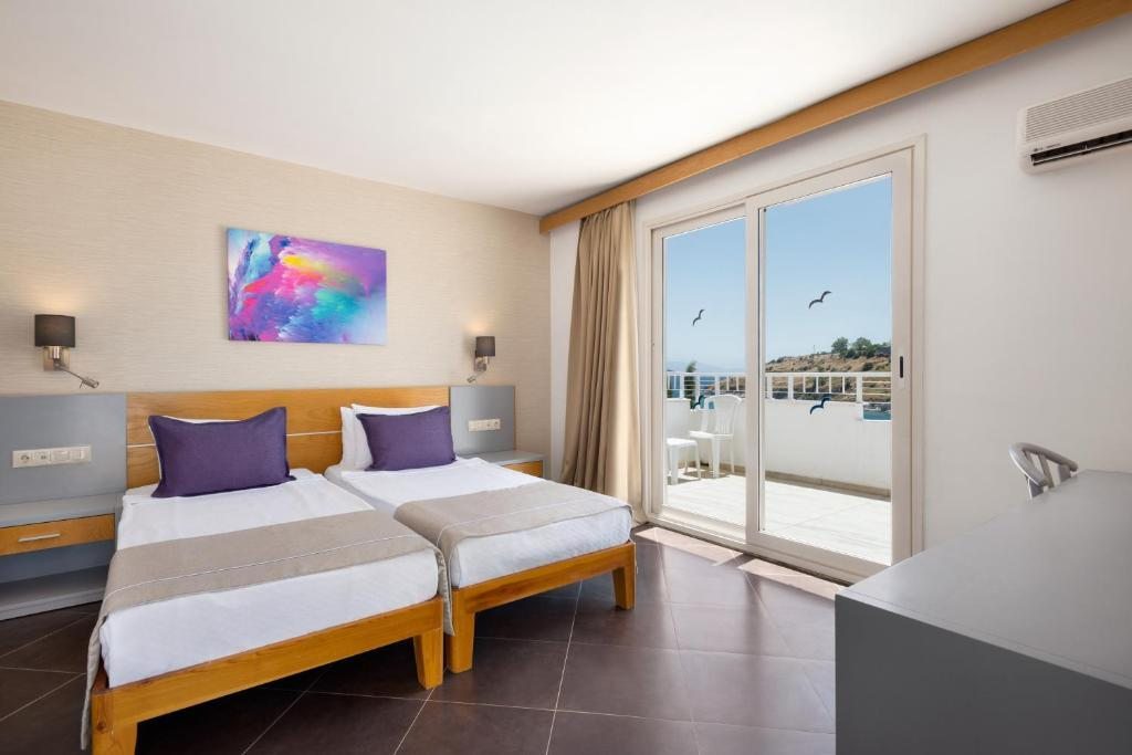 Двухместный (Клубный двухместный номер с 2 отдельными кроватями и видом на море) отеля Mavi Kumsal, Бодрум