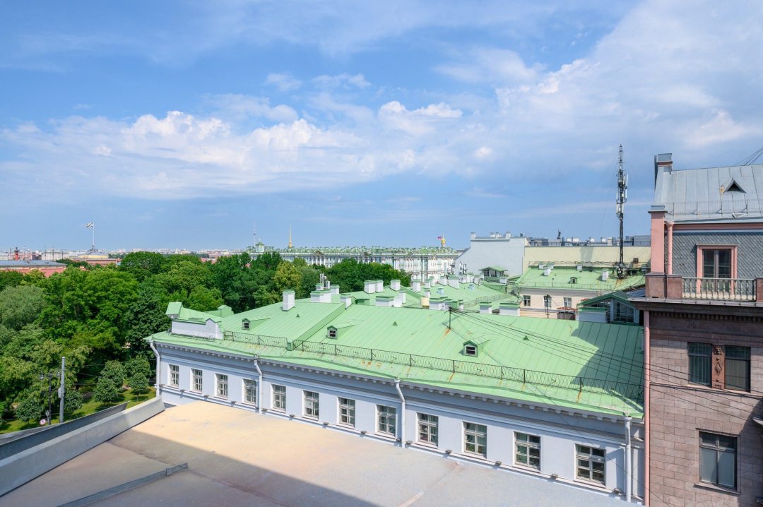 Двухместный (Панорамный угловой люкс с 1 большой кроватью и  видом на Адмиралтейство и Зимний дворец), Гостевой дом Соло Панорама Дворцовая площадь