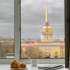 На территории отеля и из видовых номеров красивый вид на город, Гостевой дом Соло Панорама Дворцовая площадь