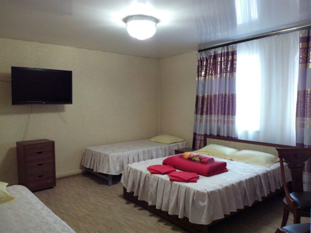Люкс (№ 16, 3) гостиницы Эконом, Хабаровск