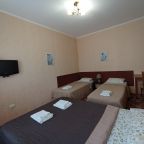 Четырехместный (Четырехместный номер стандарт 2+1+1), Гостиница Лотос
