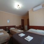 Четырехместный (Четырехместный номер стандарт 2+1+1), Гостиница Лотос