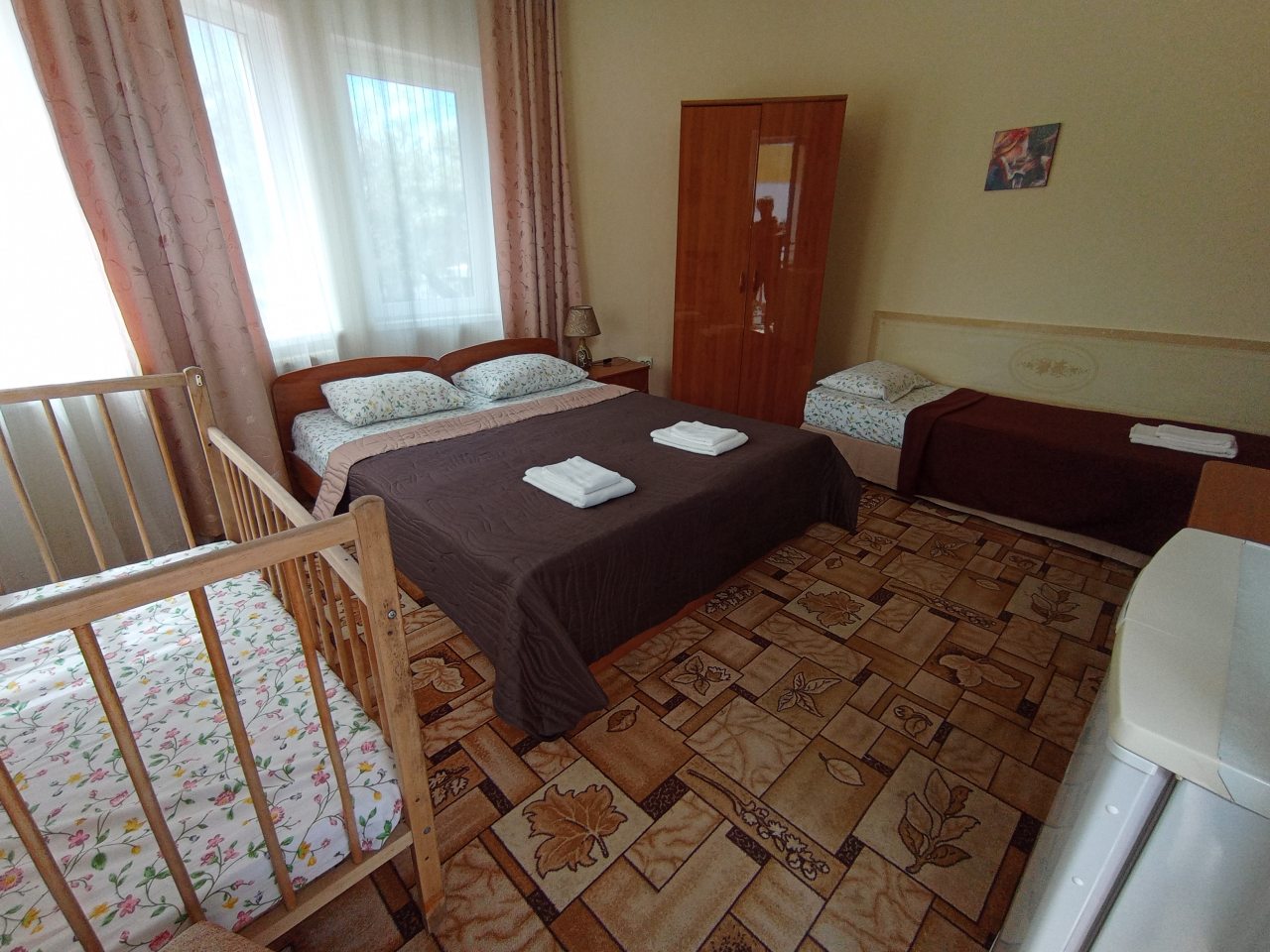 Трехместный (Трехместный номер стандарт 2+1), Гостиница Лотос