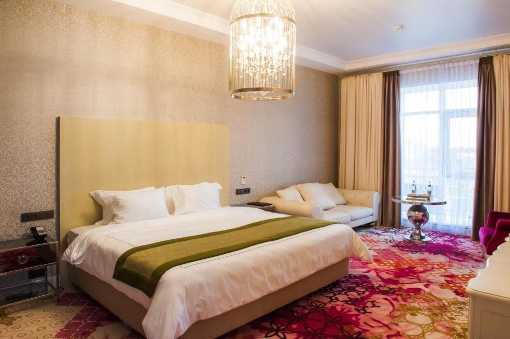 Четырехместный (Четырехместный номер «Премиум») отеля The ONE Hotel Astana, Астана