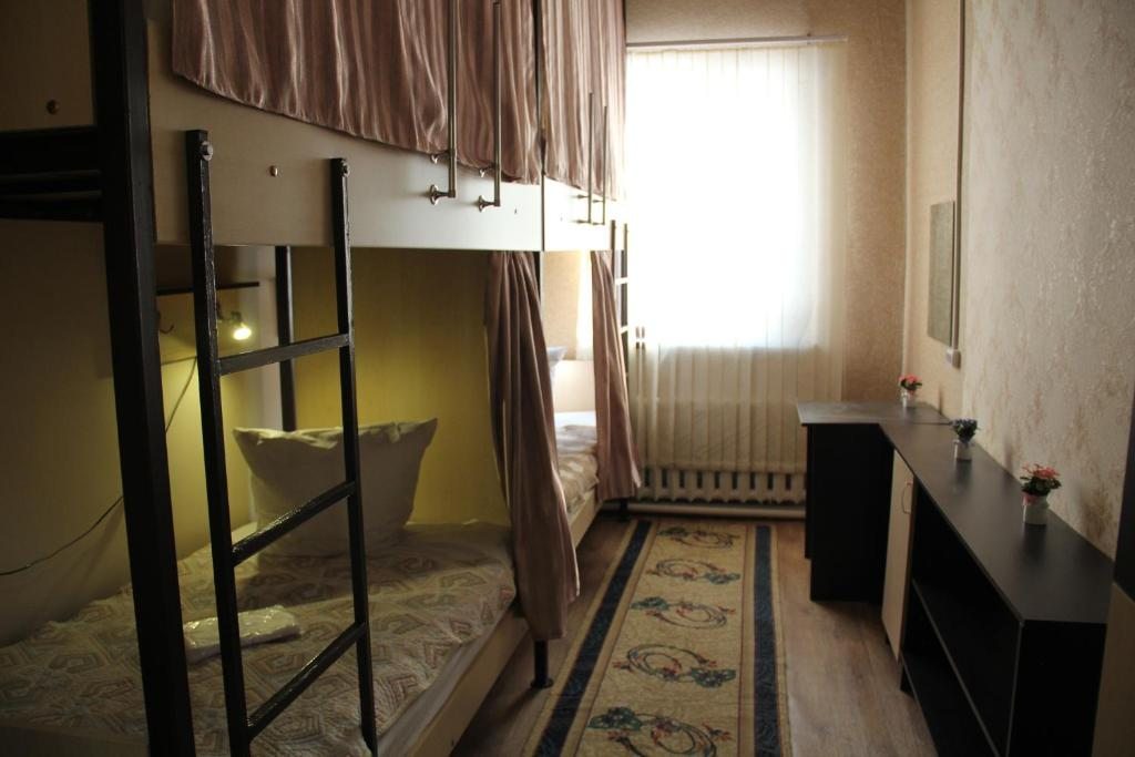 Номер (Спальное место в 2-местном общем номере для мужчин и женщин) хостела Алматы на Казыбек би