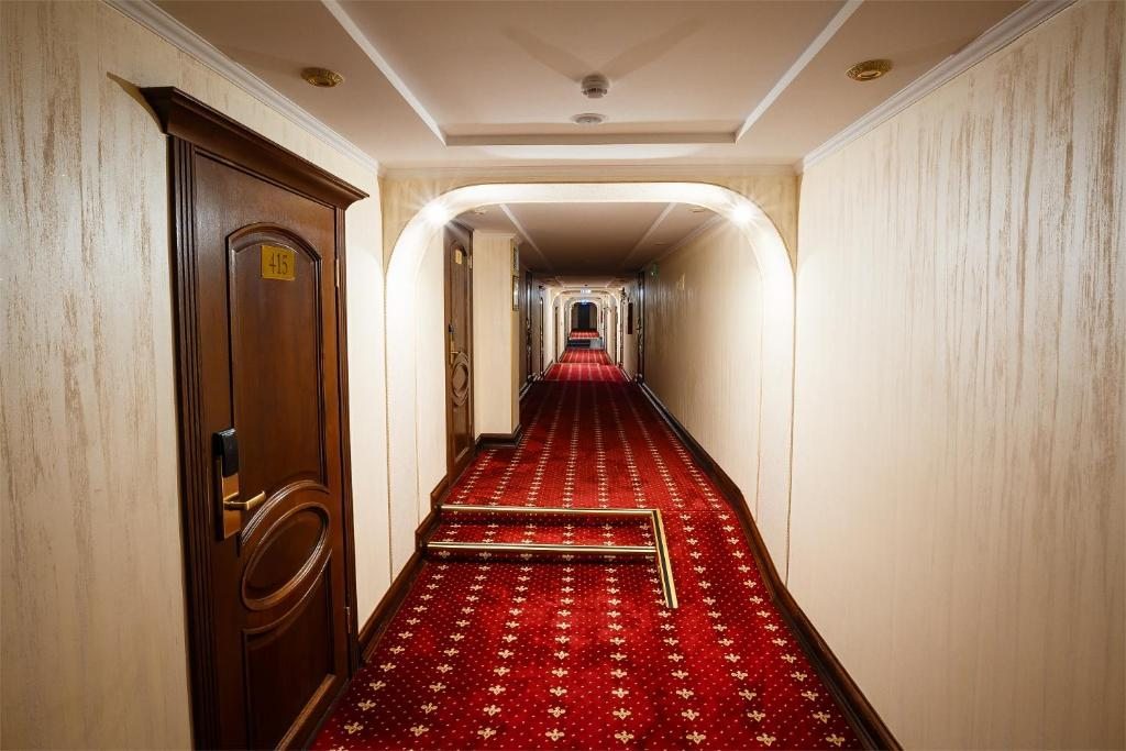 Двухместный (Улучшенный номер с 2 кроватями размера «queen-size») отеля Salut Hotel Almaty, Алматы