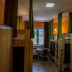 Номер (Кровать в общем 8-местном номере для мужчин и женщин), Хостел DA Hostel Almaty