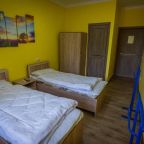 Номер (Кровать в общем номере с 2 кроватями), Хостел DA Hostel Almaty