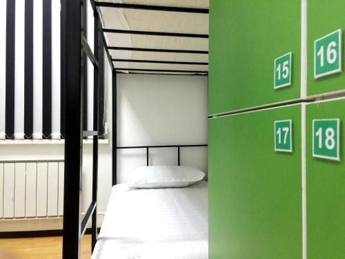 Номер (Спальное место на двухъярусной кровати в общем номере для мужчин) хостела Панда на Иманбаева, Астана
