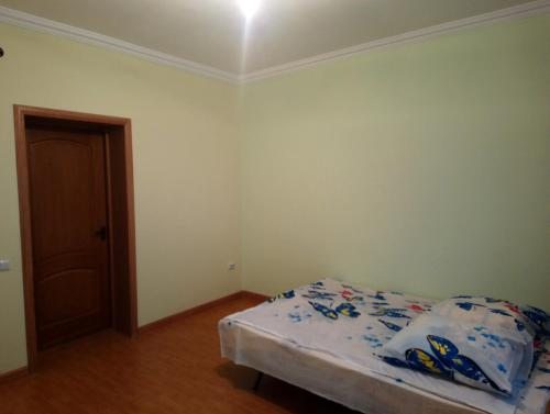 Двухместный (Бюджетный двухместный номер с 1 кроватью) гостевого дома В гостях, Астана