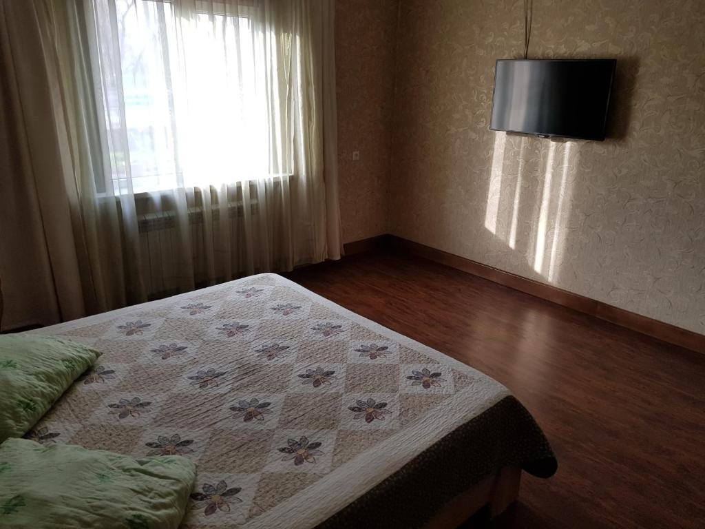 Двухместный (Двухместный номер Делюкс с 1 кроватью и ванной) отеля Лейла, Алматы