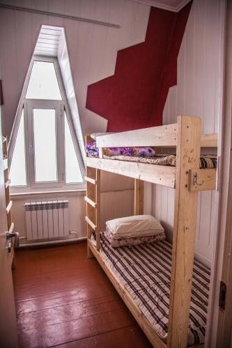Номер (Спальное место на двухъярусной кровати в общем номере для мужчин и женщин) курортного отеля Пионер, Бескайнар