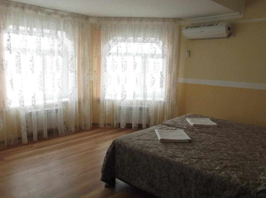 Двухместный (Двухместный номер Делюкс с 1 кроватью (для 2 взрослых и 1 ребенка)) гостевого дома Comfort-House-Balkhash, Балхаш, Карагандинская область
