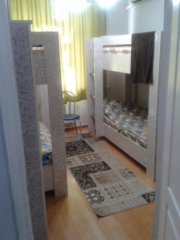 Номер (Кровать в общем номере с 4 кроватями) хостела 64, Алматы