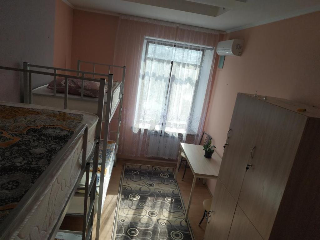 Номер (Кровать в общем 4-местном номере для мужчин и женщин) хостела 64, Алматы