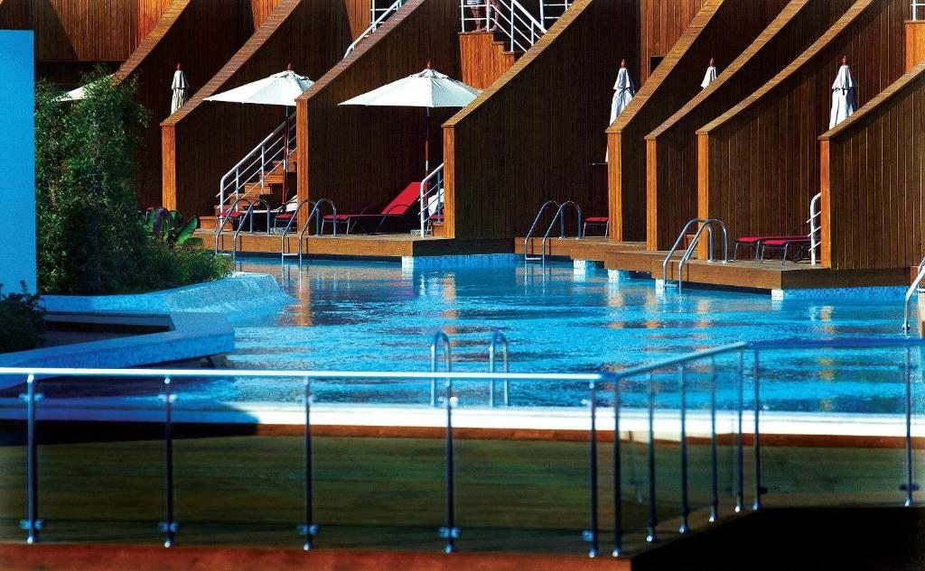 Семейный (Семейный номер с видом на озеро) курортного отеля Cornelia Diamond Golf Resort & Spa, Белек
