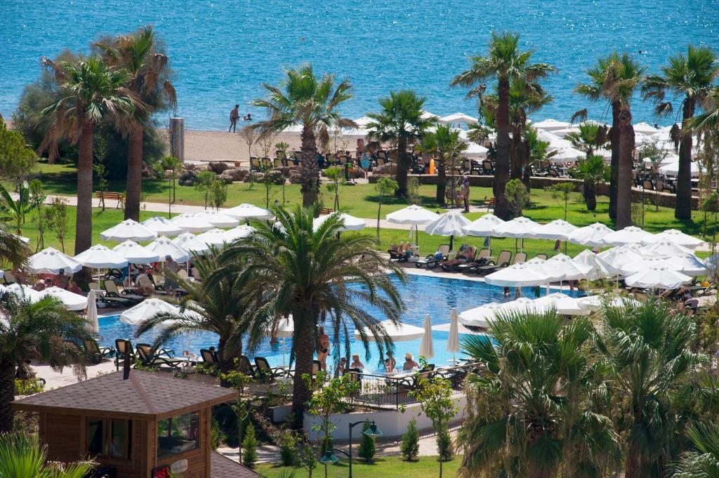 Отель Crystal tat Beach Golf Resort & Spa 5*