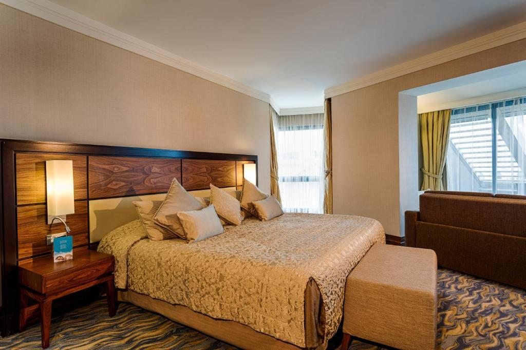 Сьюит (Улучшенный люкс с видом на окружающую территорию.) курортного отеля Susesi Luxury Resort, Белек