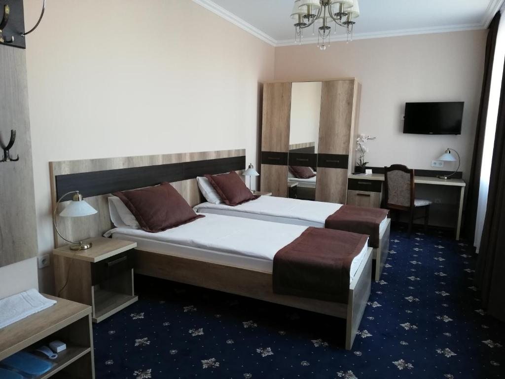 Двухместный (Двухместный номер с 2 отдельными кроватями и душем) отеля Нуртау, Павлодар