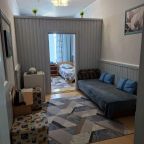 Трехместный номер стандарт. Две раздельные кровати и диван.